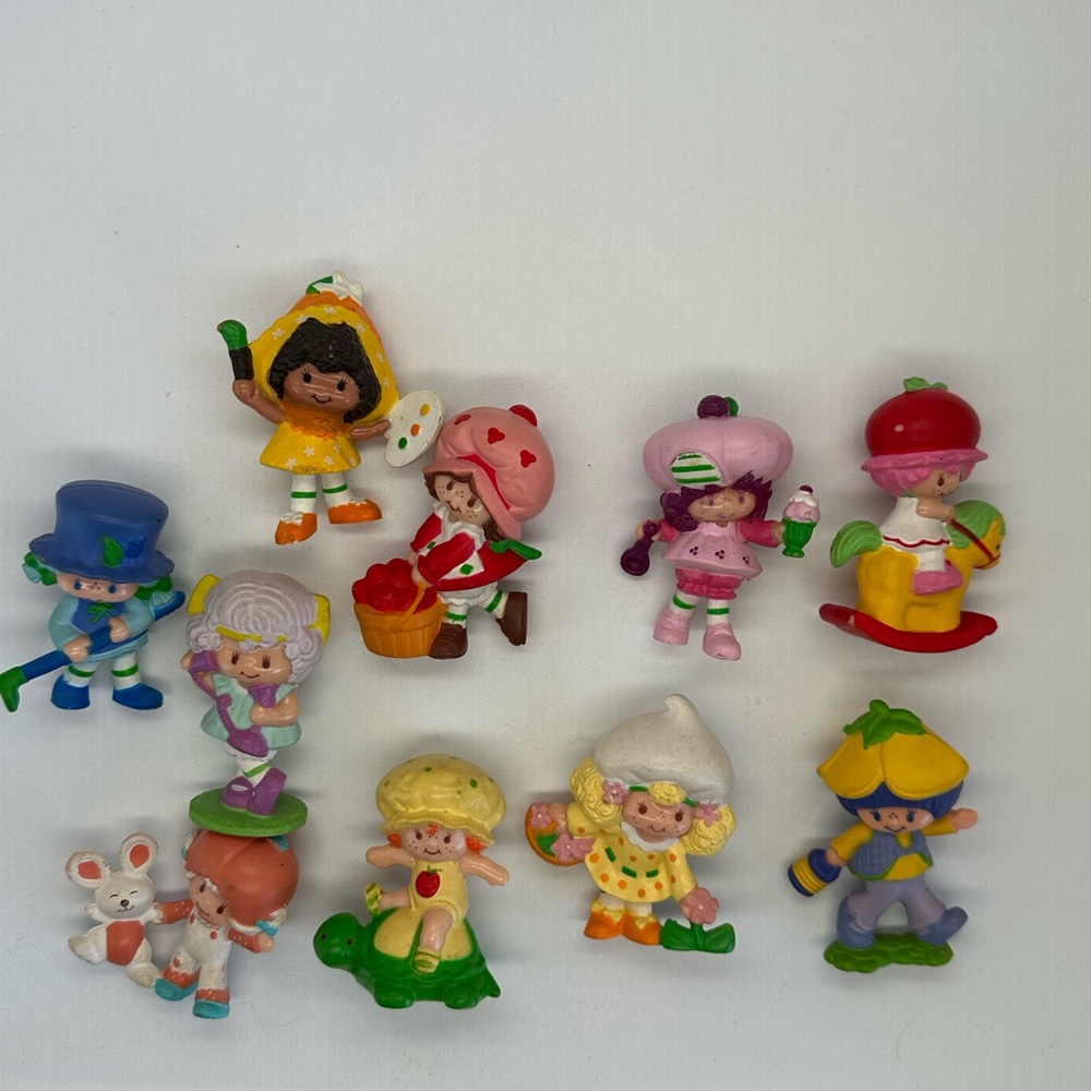 Lot of 10 Vintage Strawberry Shortcake Figurines (X)